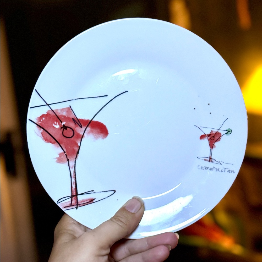 Cosmopolitan Artistic Red and White Plate